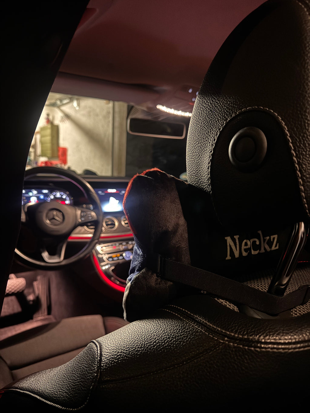 NECKZ Serbien Autokissen