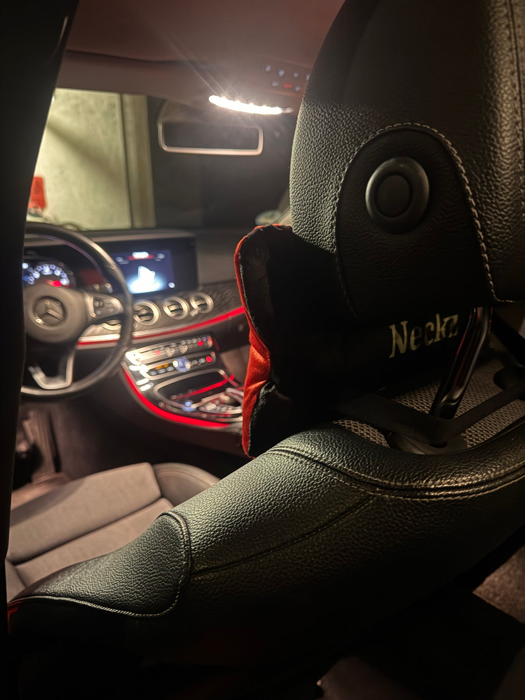 NECKZ Schweiz Autokissen